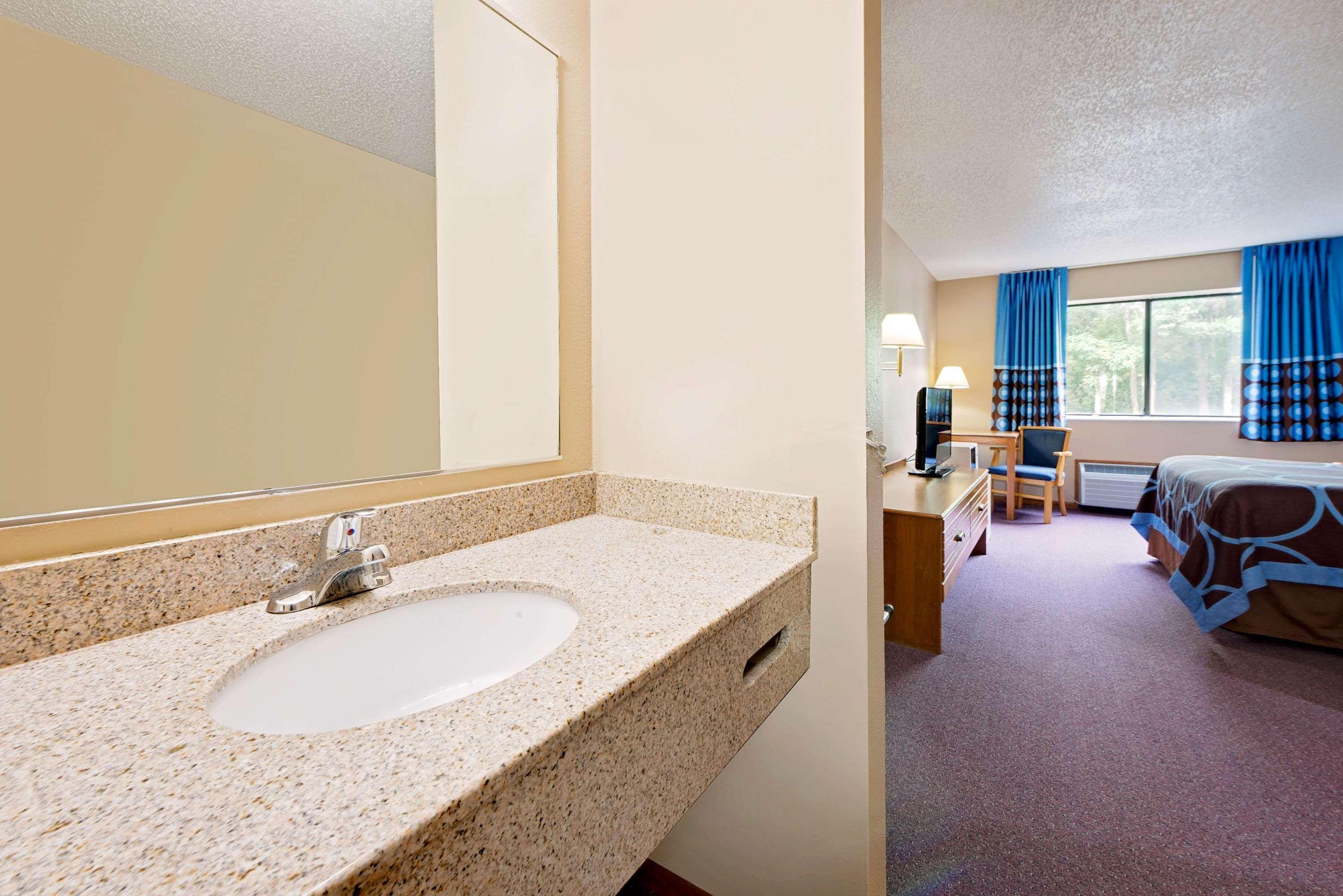 Super 8 By Wyndham Chariton Hotel Exterior foto